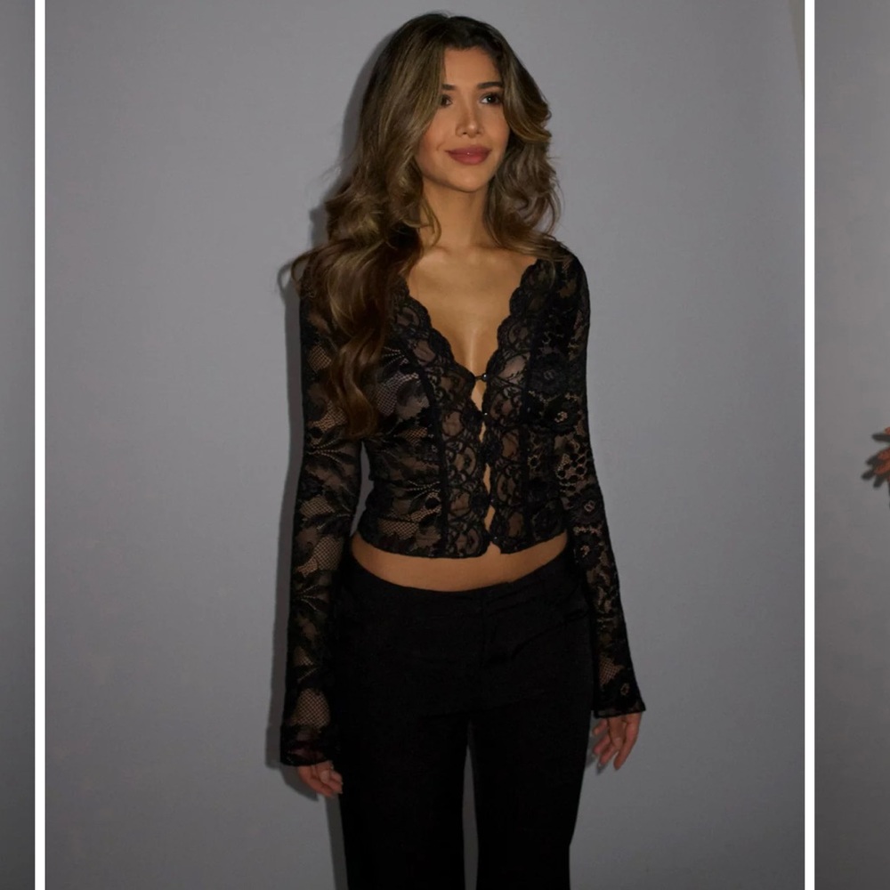 VENDERBY’S PRETTY LUNA LACE TOP BLACK